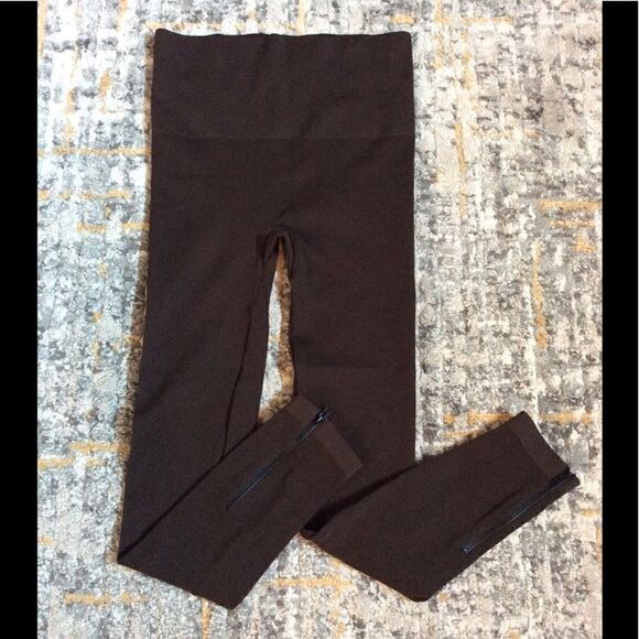 SPANX HIGH WAISTED SEAMLESS ANKLE ZIP LEGGINGS! L - Picture 1 of 8